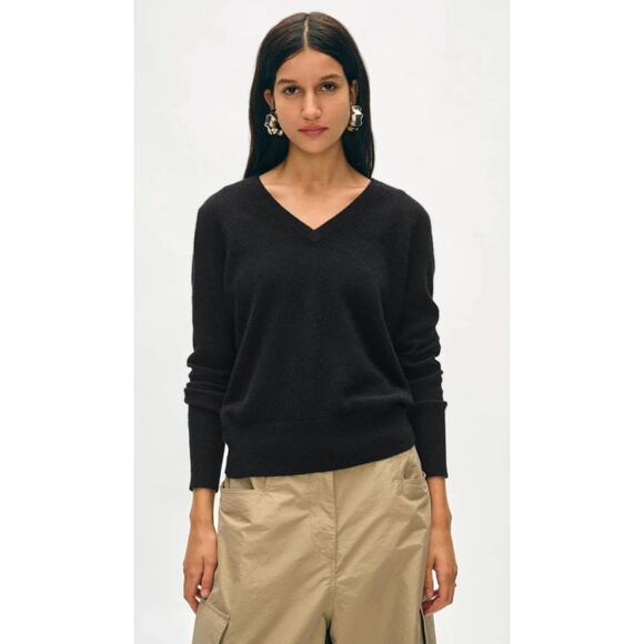 White + Warren XS black cashmere v neck sweater